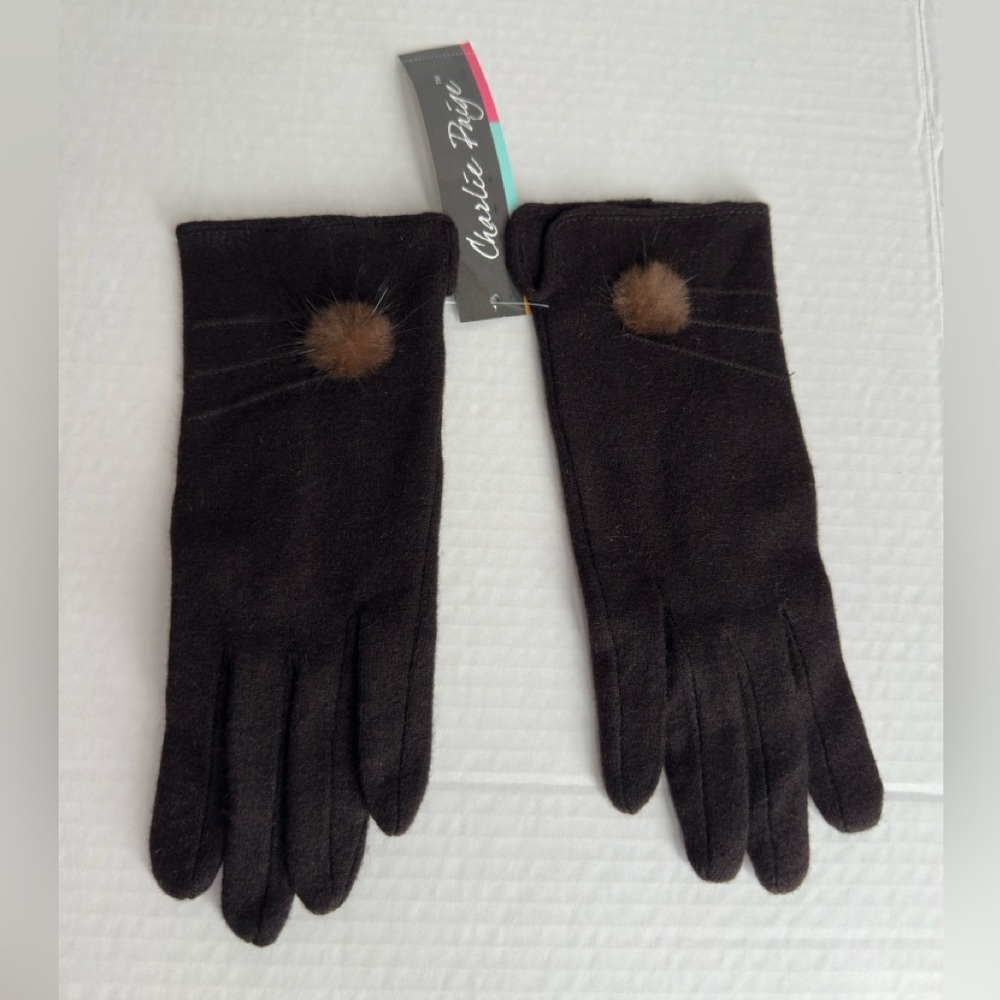 Charlie Peige Elegant brown gloves with Pom Detail size Medium